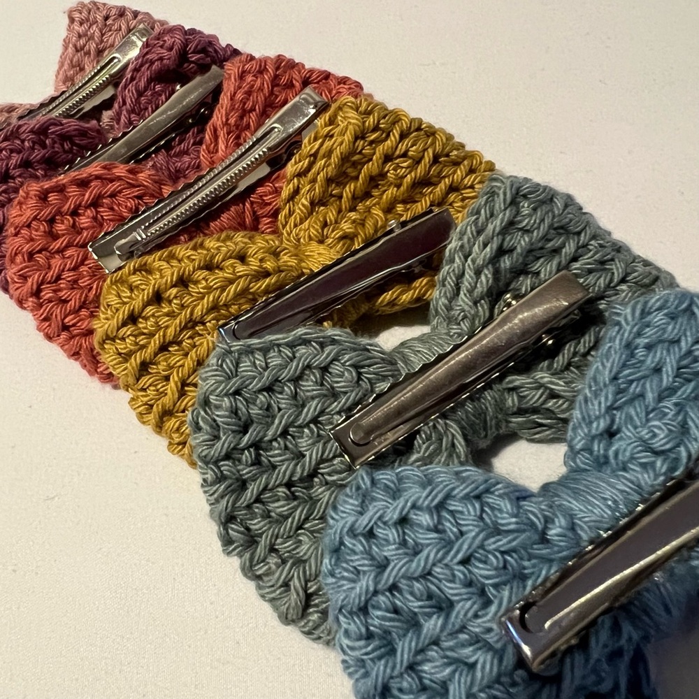 Handmade Crochet Bow Hair Clips, Set of 2 - Picture 4 of 4